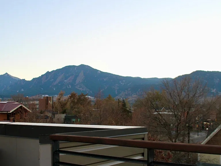 rooftop deck Flatirons views