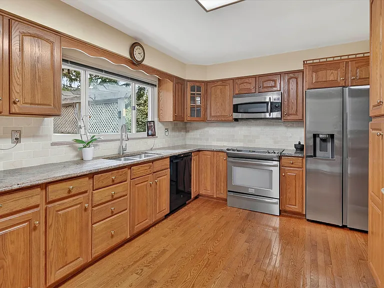 462 Greenhurst Dr — Photo 21
