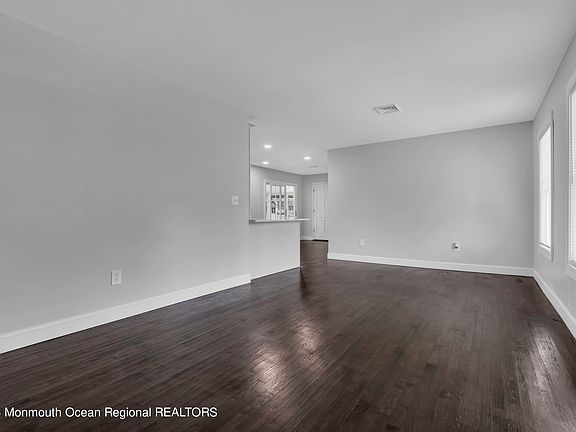 3rd image of 1056 Ruby Drive