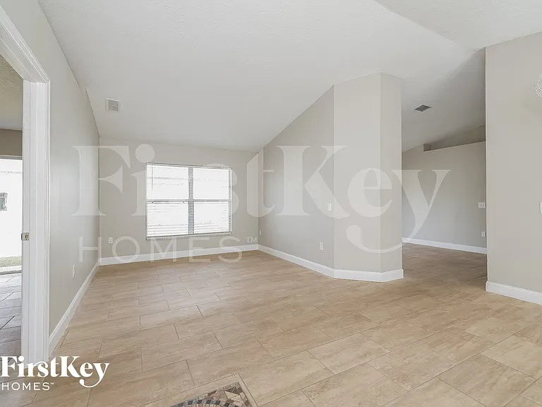 1031 Heron Ct — Photo 3