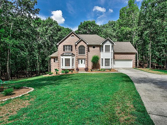 3rd image of 3815 Lenna Dr