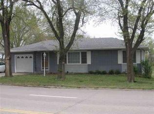 21 Walnut St, Oskaloosa, KS 66066