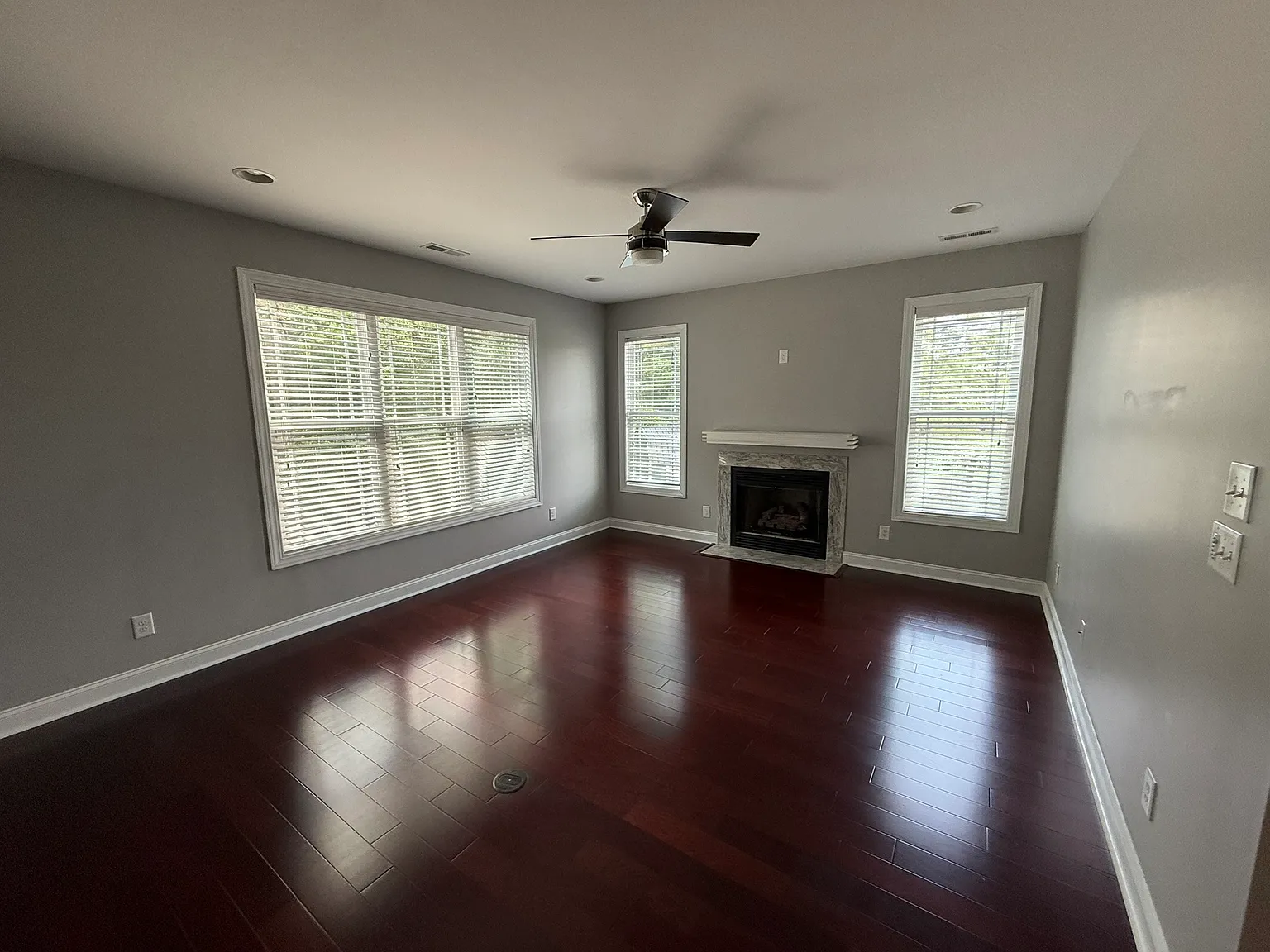3 bed, 2044 sqft, $2,495 — Photo 3