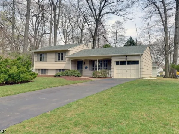 22 Hickory Ln, Waldwick Boro, NJ 07463