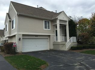 645 Cary Woods Cir, Cary, IL 60013