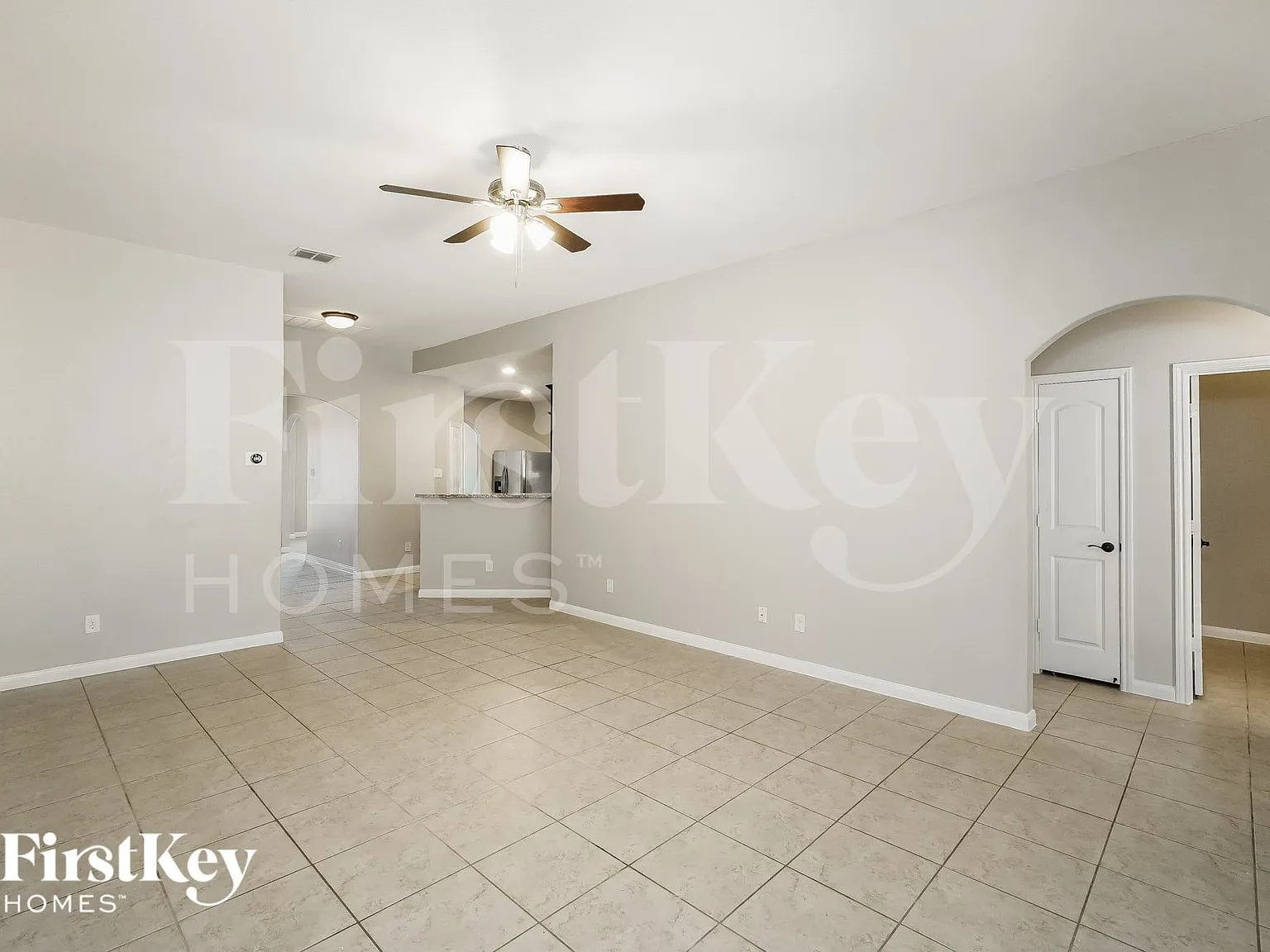 3 bed, 2.0 bath, 1718 sqft, $2,135 — Photo 4