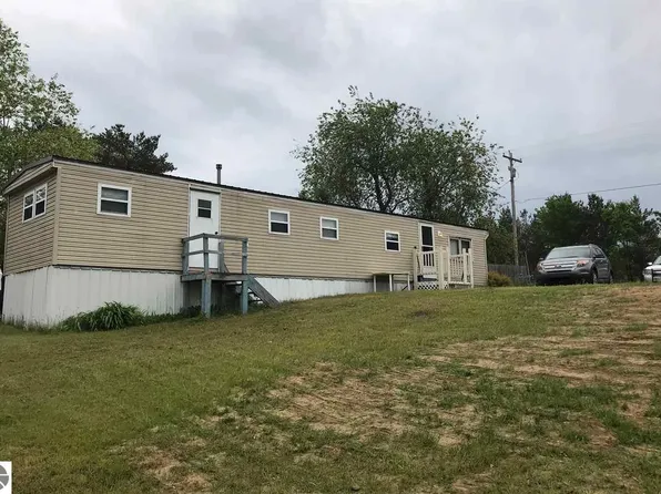 6286 Supply Rd SW, South Boardman, MI 49680