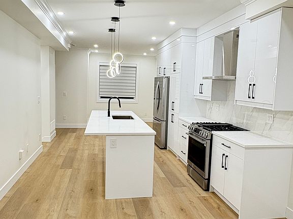 2nd image of 203 Pembina St