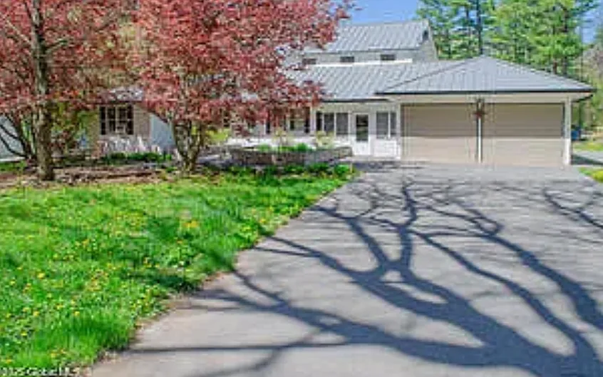 32 Valk Rd #2