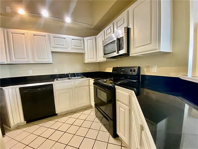 2 bed, 2.0 bath, 1020 sqft, $1,200 — Photo 2