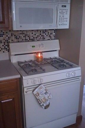 Kitchen Stove & Microwave