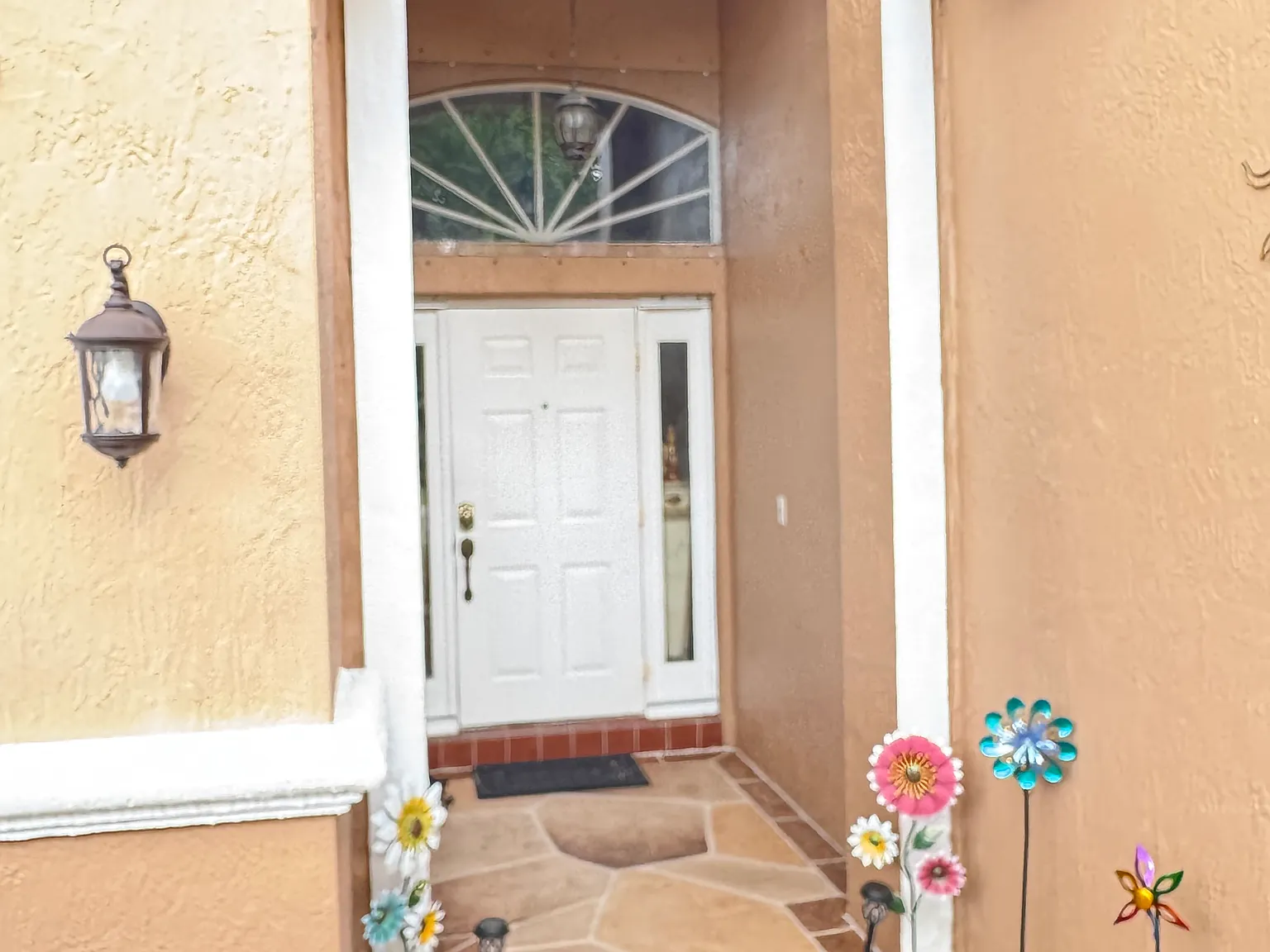 3 bed, 2200 sqft, $3,600 — Photo 2