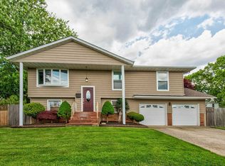 1725 N Monroe Ave, West Islip, NY 11795