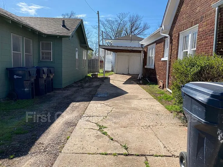 1801 N Jordan Ave — Photo 12