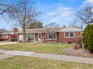 224 E Lahon St, Park Ridge, IL 60068