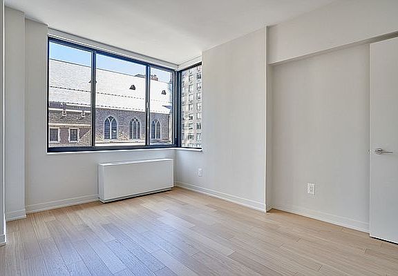 3rd image of 1 Columbus Pl APT N7e