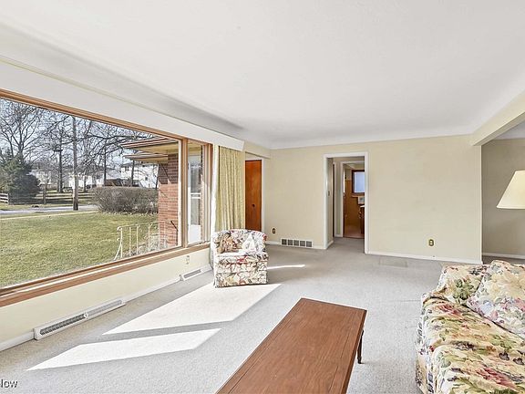 5th image of 2396 Hillcrest Ln