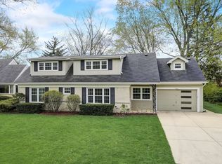 909 Lois Ln, Glenview, IL 60025