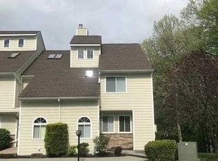 314 Crystal Hill Ln, Poughkeepsie, NY 12603