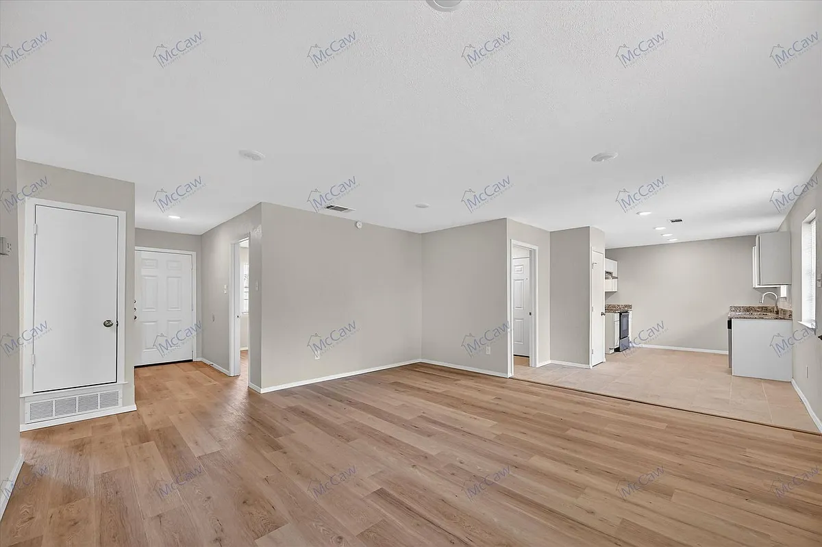 Building Photo - 222 Redwood St