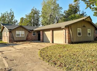 636 E 27th Pl, Edmond, OK 73013