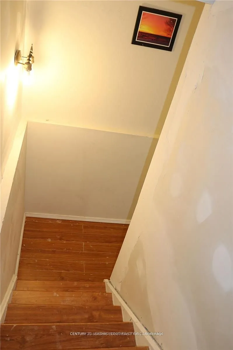 Building Photo - 29 Junewood Cres #BASEMENT