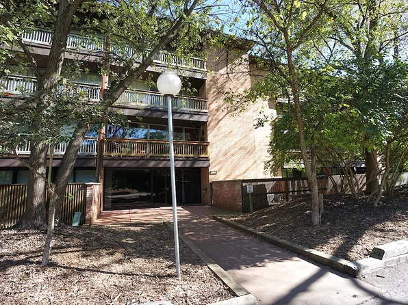 5500 Hillcrest Ln APT 1K, Lisle, IL 60532