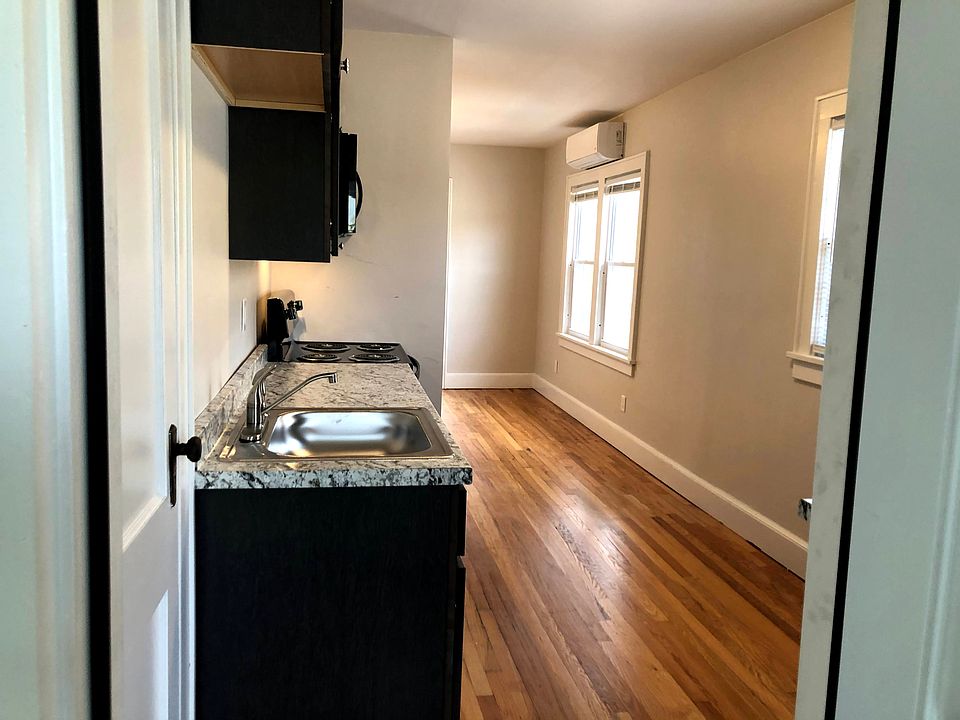 1st image of 132 N Broad St APT 3