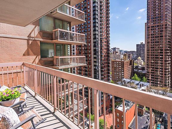 4th image of 235 E 40th St APT 17B