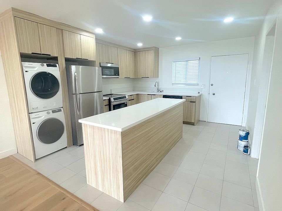 1st image of 2525 Beverley Ave #9