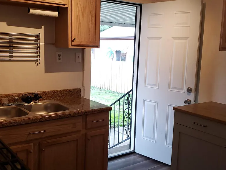 506 E Brandeis Ave — Photo 8