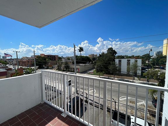 4th image of 836 SW 1st St APT 404