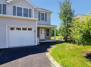 29 Aveonis Ct, Fishkill, NY 12524