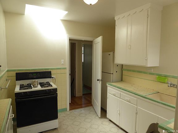 4th image of 2300 34th Ave