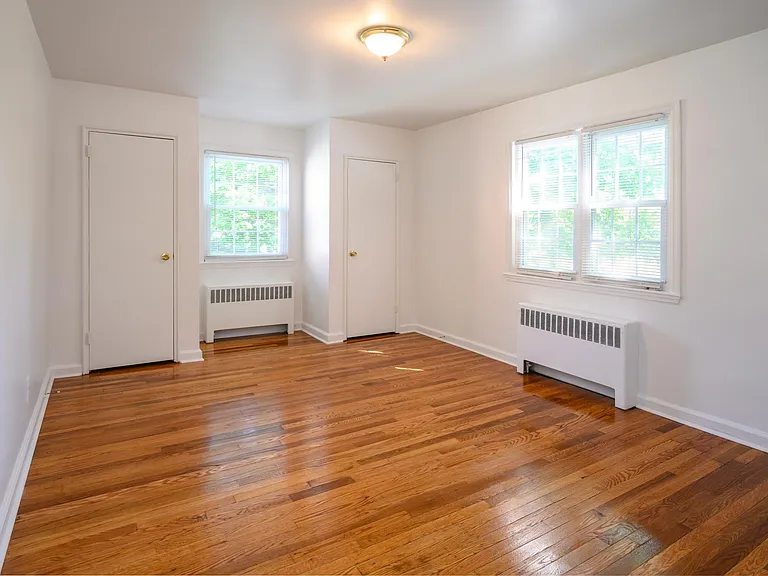 Oakmont Park Apartments — Photo 18