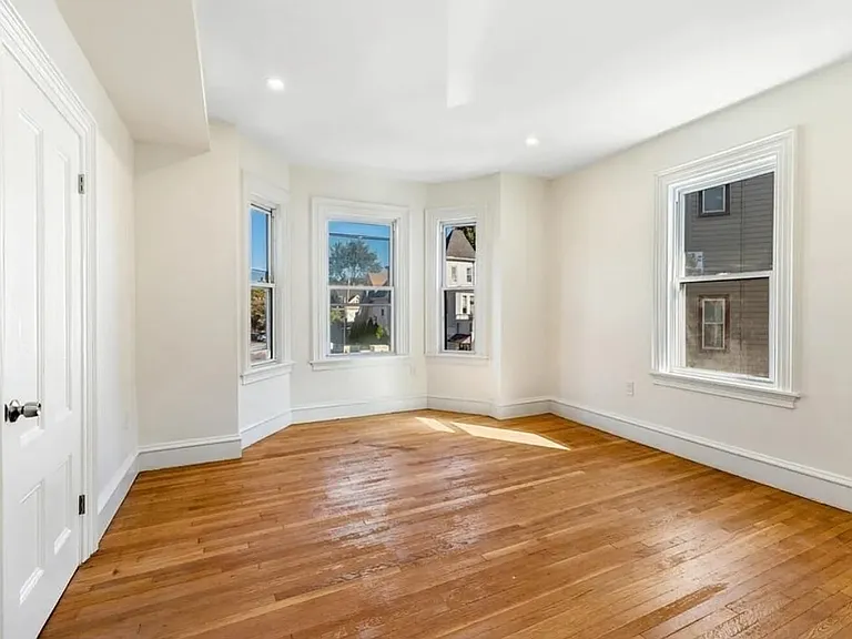 348 Centre St #2A — Photo 4