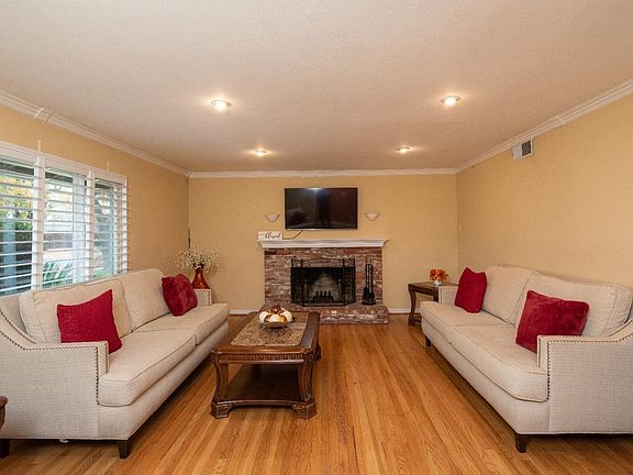 3rd image of 1401 Locke Rd