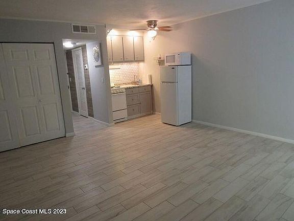 4th image of 221 Columbia Dr APT 137