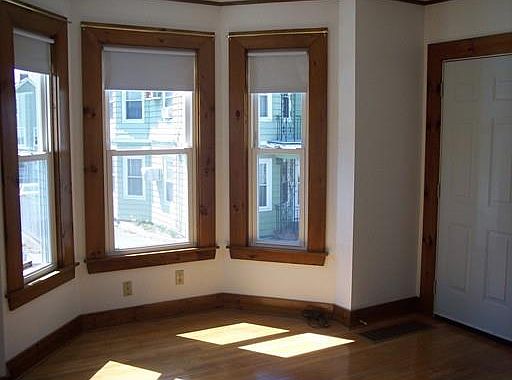 4th image of 51 Wardwell Ave #1