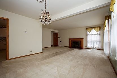 4th image of 812 Willow Dr