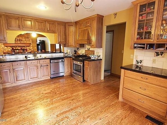 2nd image of 2030 Winding Oak Dr