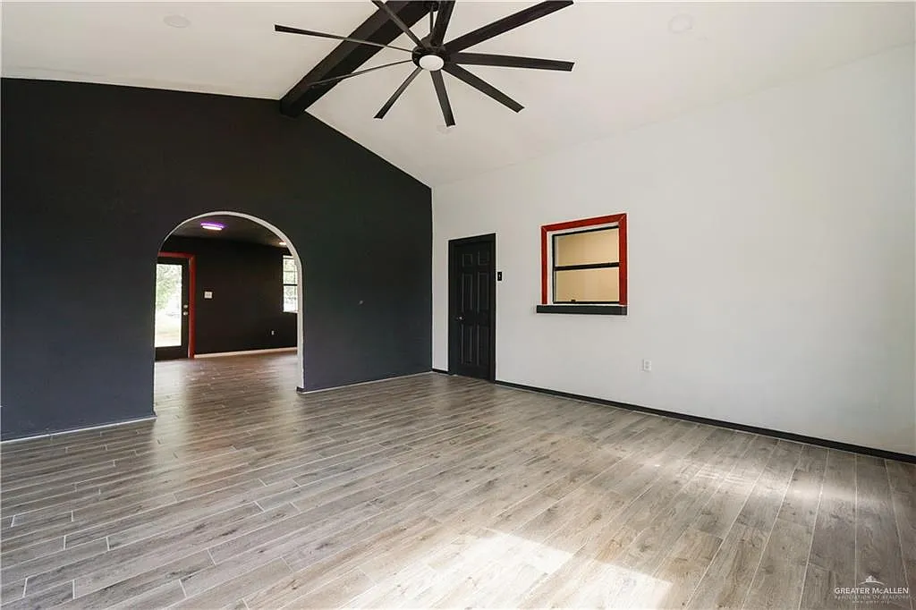 3 bed, 2.0 bath, 1398 sqft, $1,450 — Photo 2