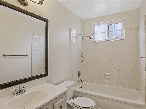 3rd image of 2952 Chauncy Cir