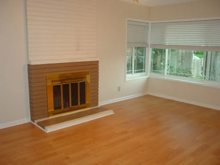 9952 Vanguard Dr — Photo 2