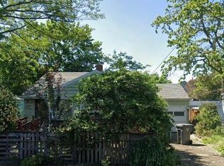 8054 SE Reedway St, Portland, OR 97206