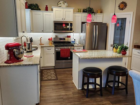 3rd image of 1589 Chateau Drive