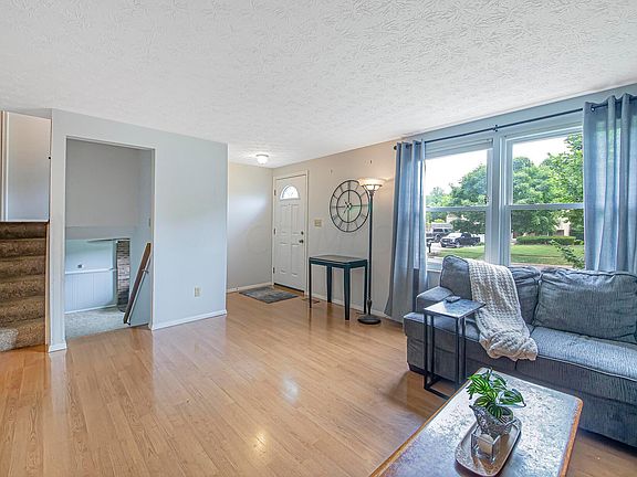 4th image of 425 Pickerington Hills Dr