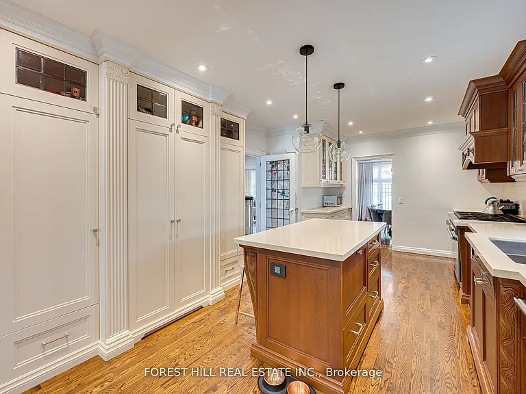 319 Glenayr Rd — Photo 9