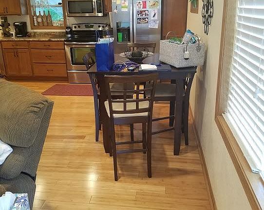 Picture of kitchen from front entrance