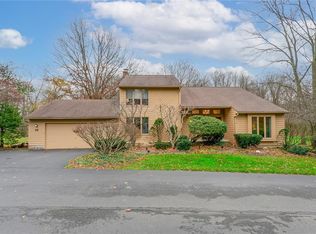 16 Millwood Ct, Pittsford, NY 14534